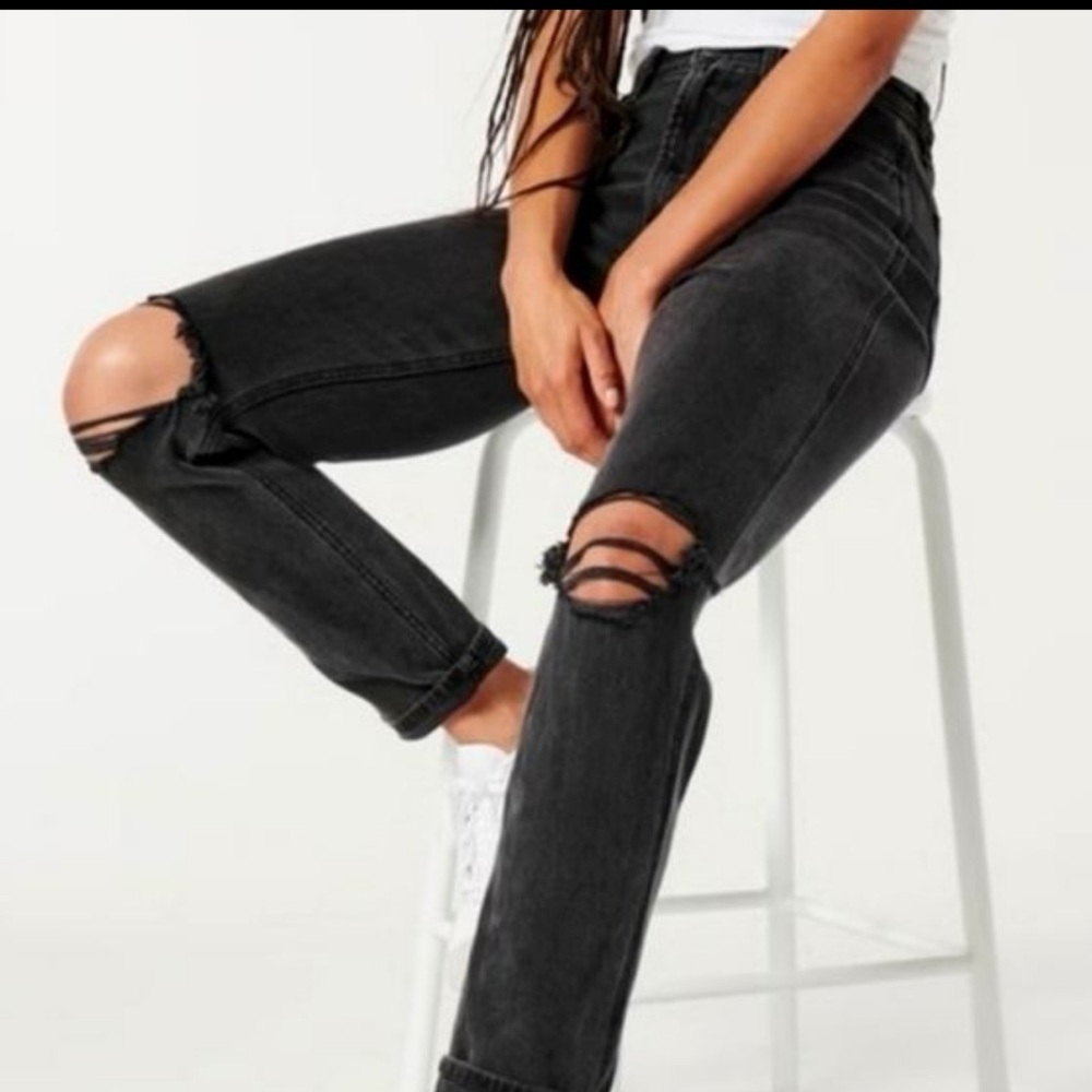 NWT Hollister Black Distressed Jeans ultra- high rise vintage straight w26 L29